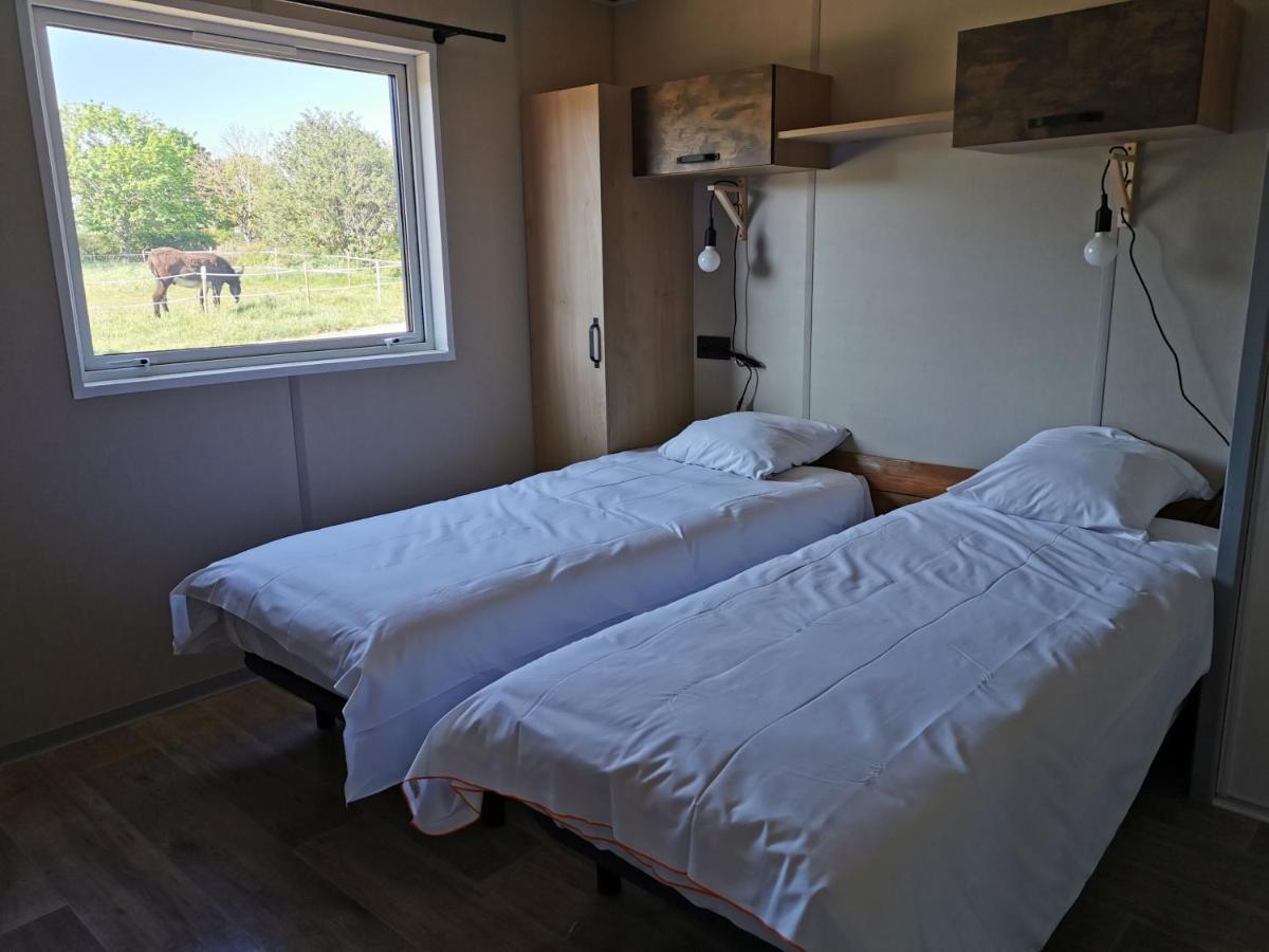 Le Village De Cottages - Le Pole Du Cheval Et De L'Ane Lignières Dış mekan fotoğraf