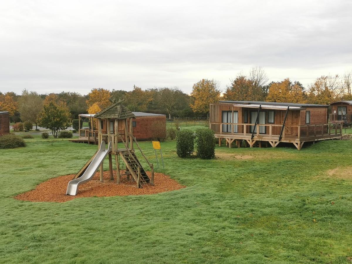 Le Village De Cottages - Le Pole Du Cheval Et De L'Ane Lignières Dış mekan fotoğraf